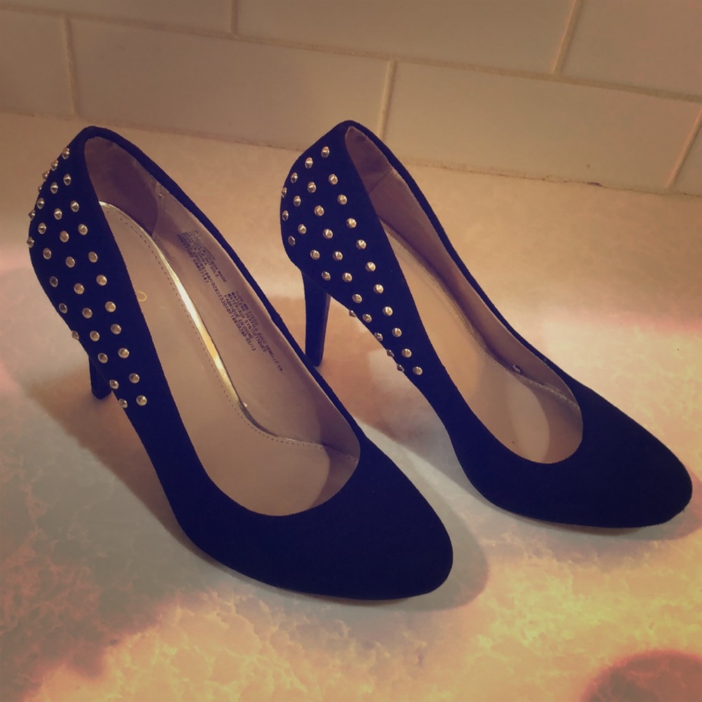 Brand new 8 1/2 black studded pumps